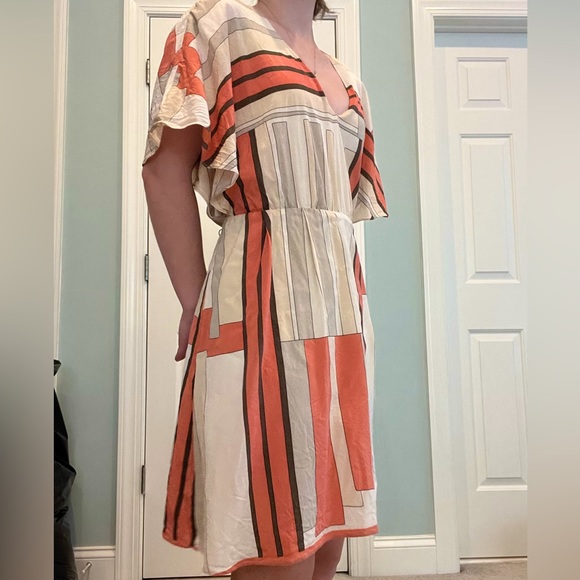 Alice + Olivia silk dress! Size XS but could definitely fit a size S or even M. - Picture 2 of 4